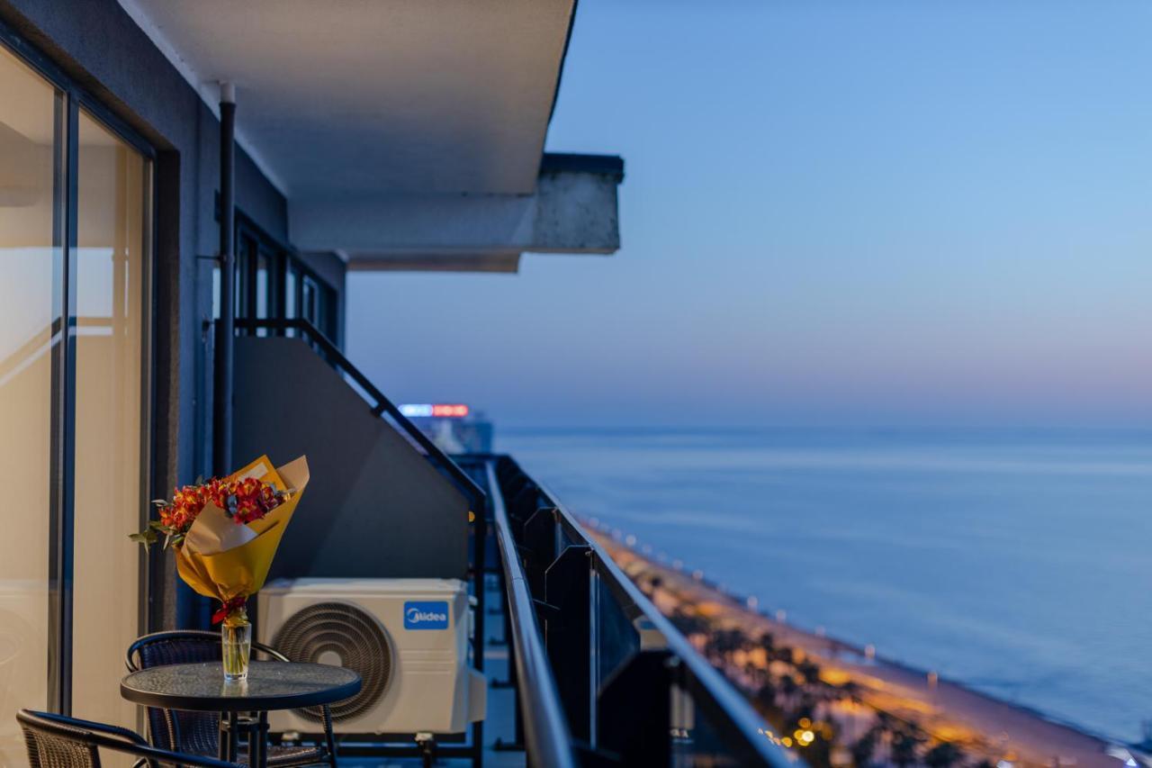 The Spot Apartments - Orbi Beach Tower Batumi Bagian luar foto
