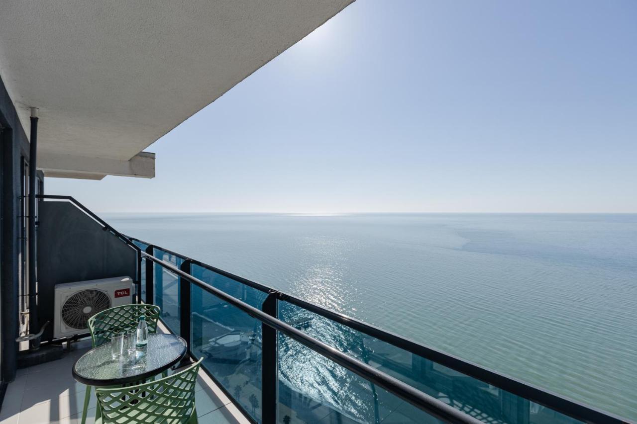 The Spot Apartments - Orbi Beach Tower Batumi Bagian luar foto