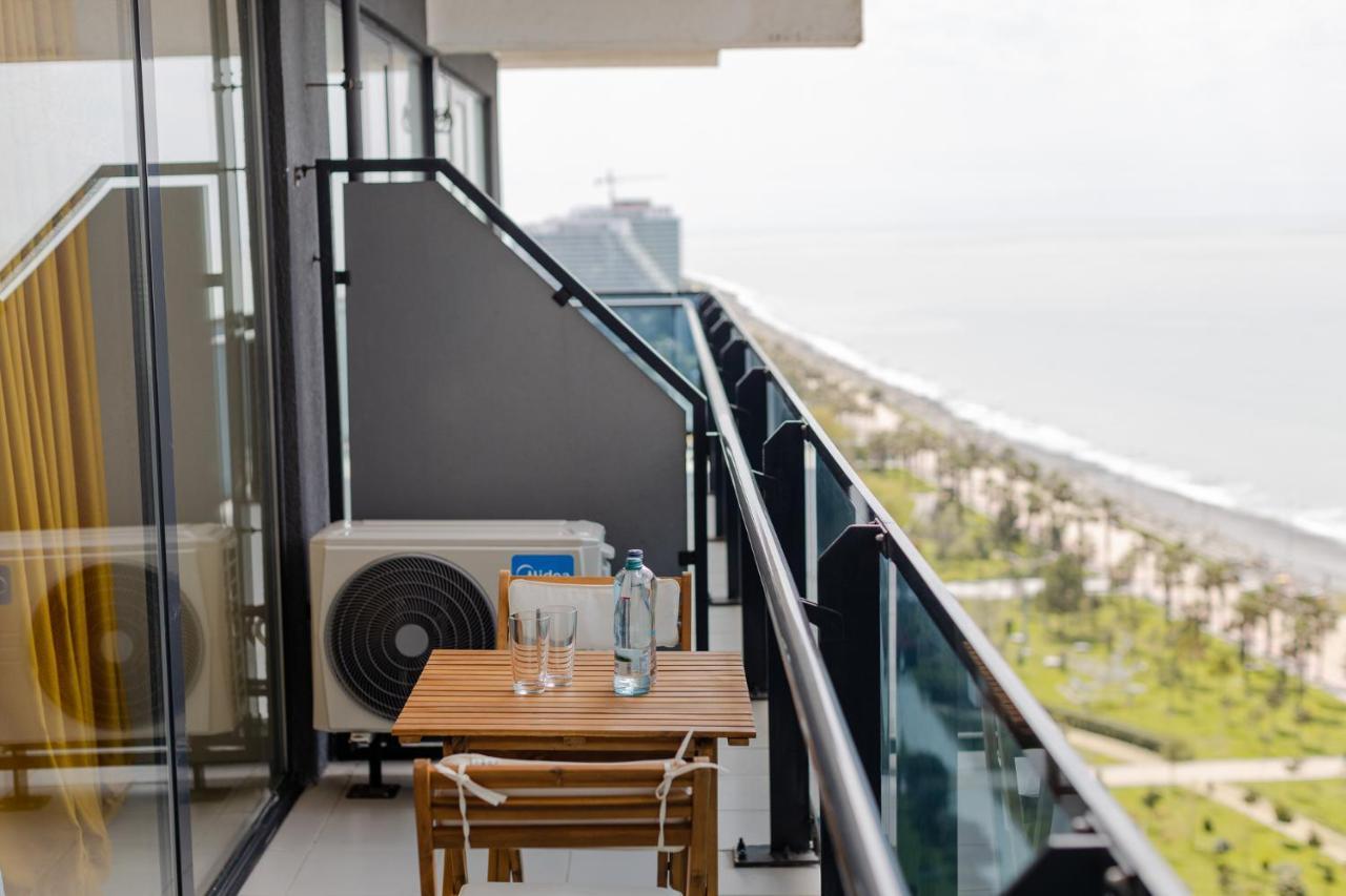 The Spot Apartments - Orbi Beach Tower Batumi Bagian luar foto