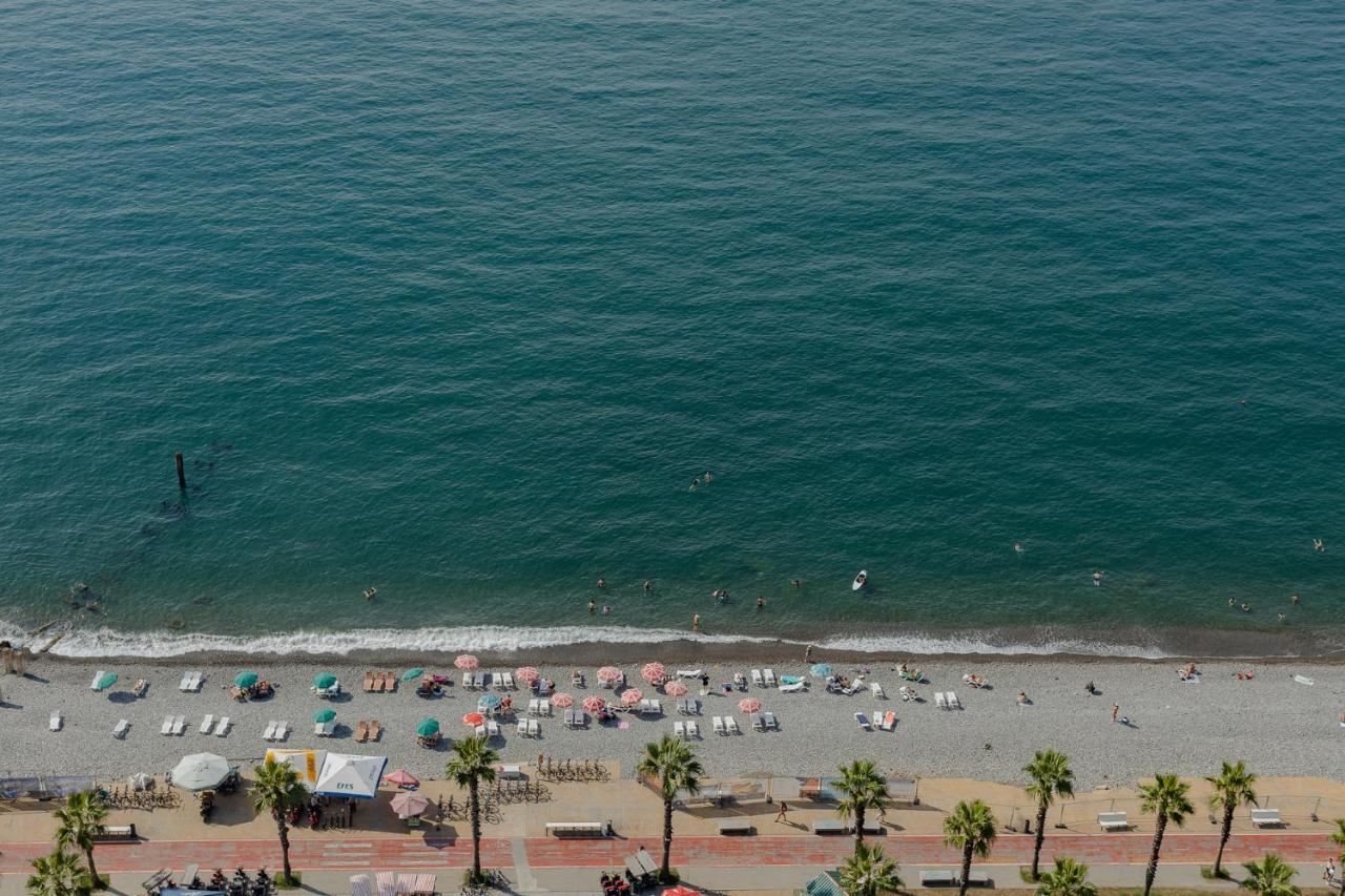 The Spot Apartments - Orbi Beach Tower Batumi Bagian luar foto
