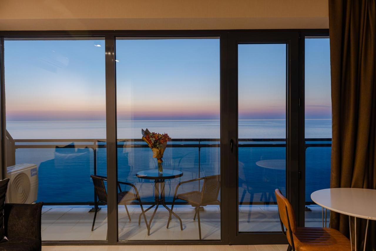 The Spot Apartments - Orbi Beach Tower Batumi Bagian luar foto