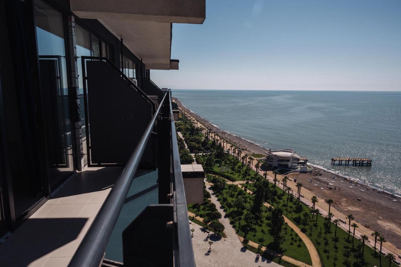 The Spot Apartments - Orbi Beach Tower Batumi Bagian luar foto
