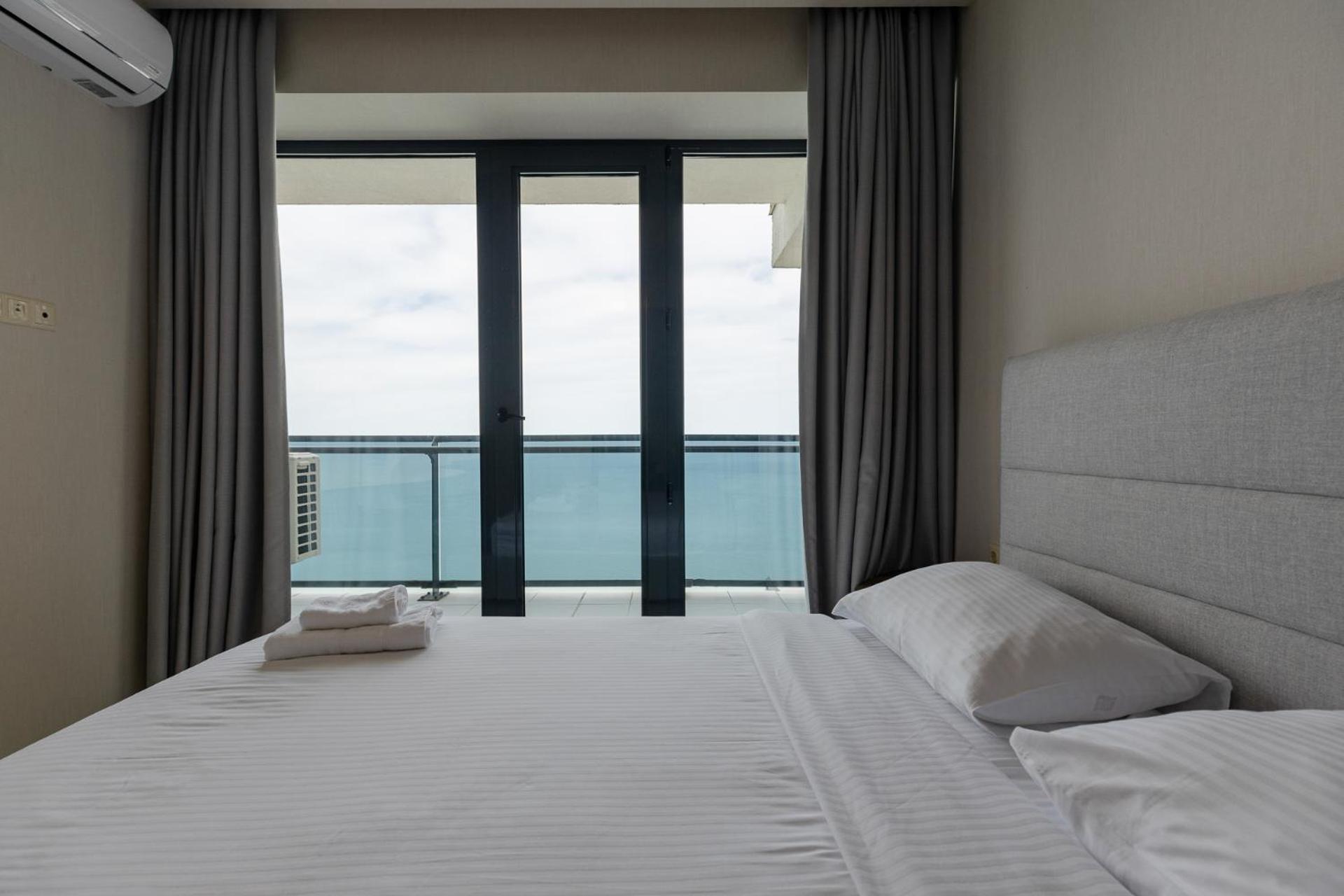 The Spot Apartments - Orbi Beach Tower Batumi Bagian luar foto